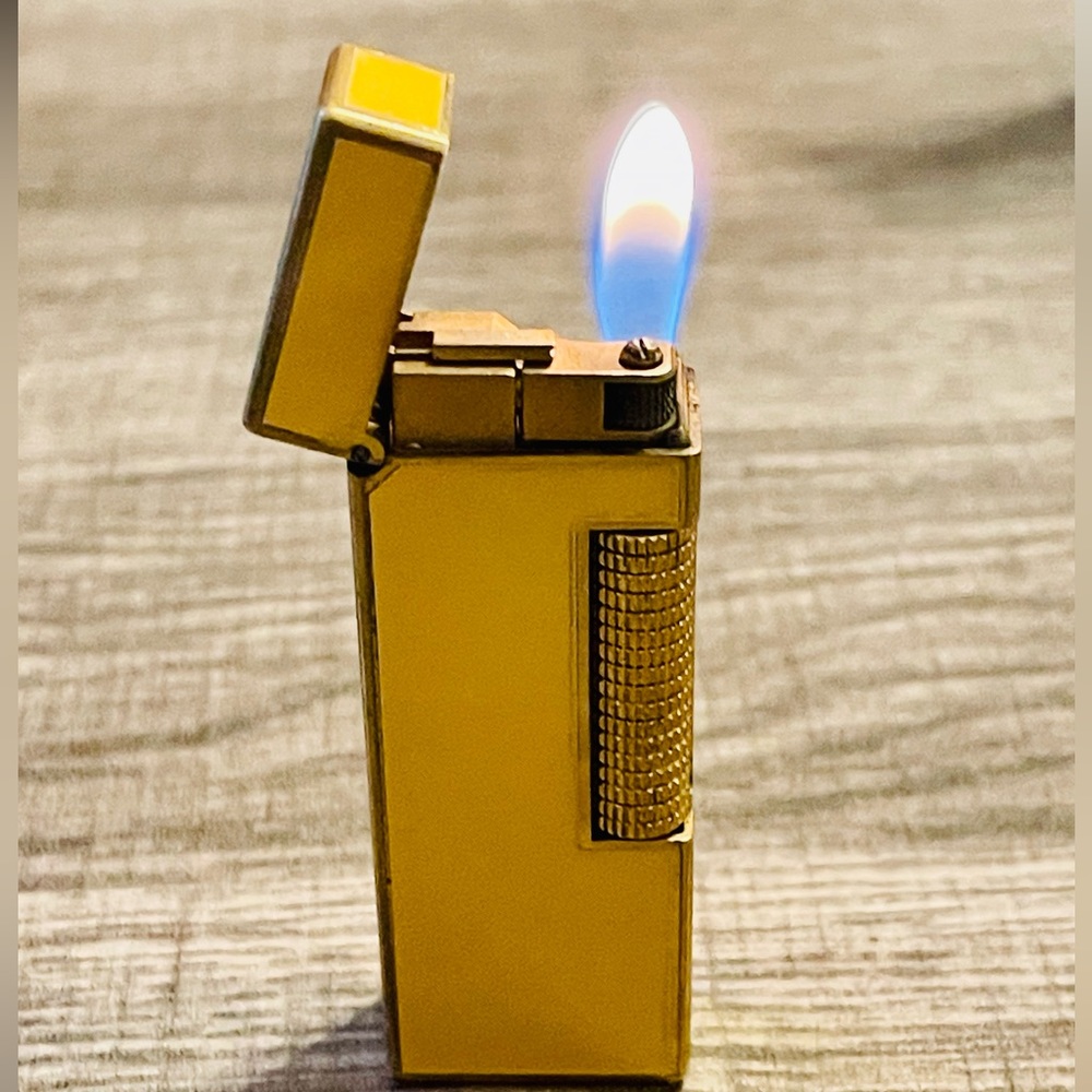 Dunhill rollagas vintage lighter- yellow/gold trim- great working cond